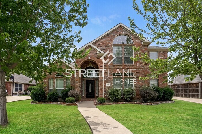 Foto principal - Gorgeous Five Bedroom, Two and Half Bath H...