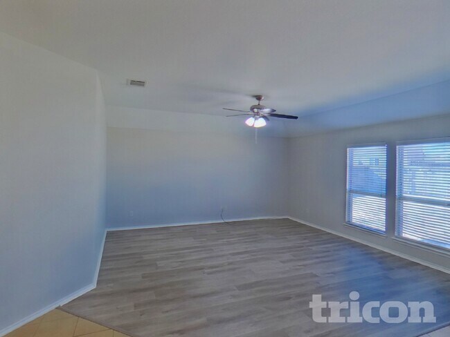 Foto del edificio - 605 W Grove Cir