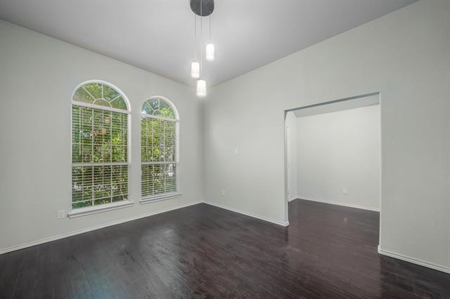 Foto del edificio - 5816 Mariposa Dr