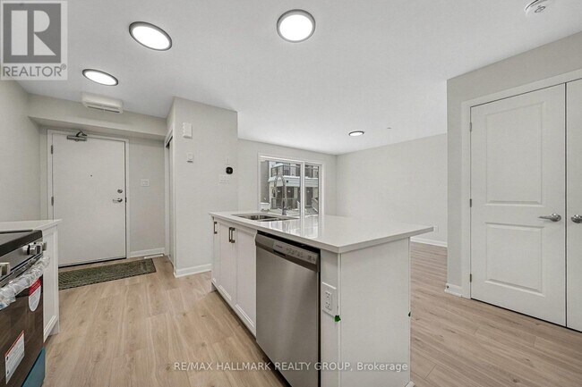 Photo du bâtiment - 401 Glenroy Gilbert Dr