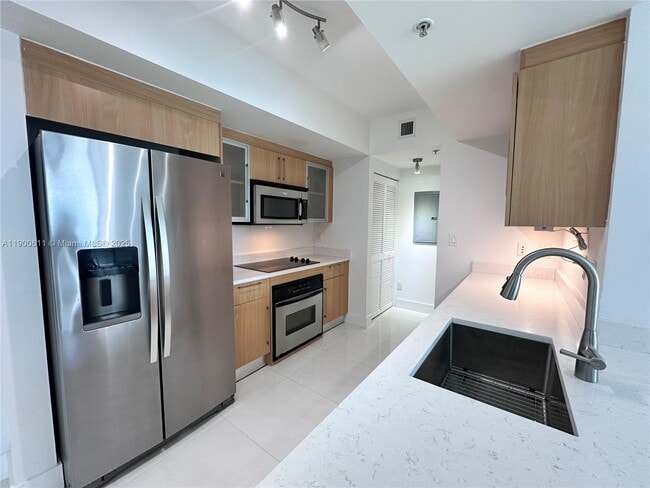 Building Photo - 335 S Biscayne Blvd