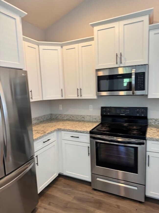 Foto del edificio - SINGLE LEVEL 3 BEDROOM/ UPGRADES W/ EASY M...
