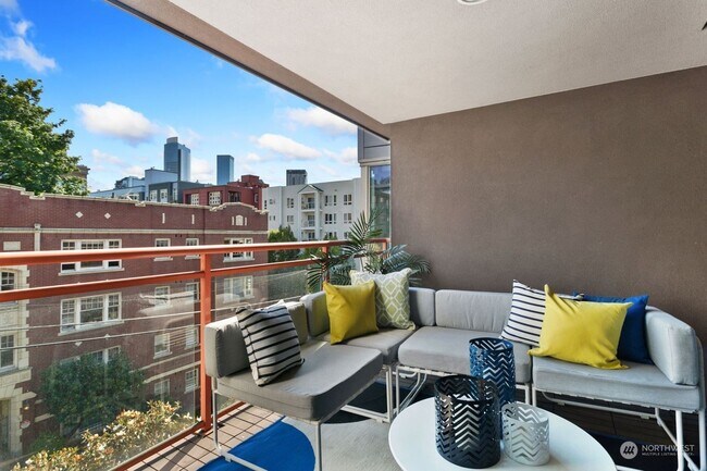 Building Photo - 1700 Bellevue Ave