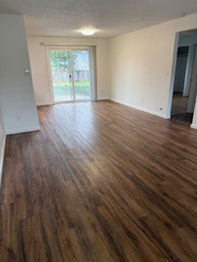 Foto del edificio - 11217-11219 105th Ave SW