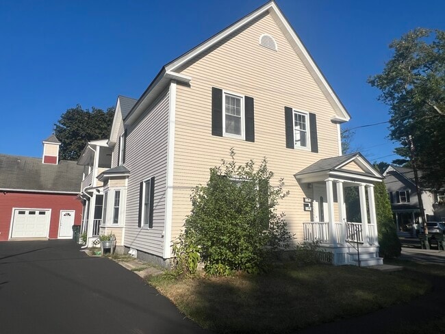 Building Photo - 192 Warner St
