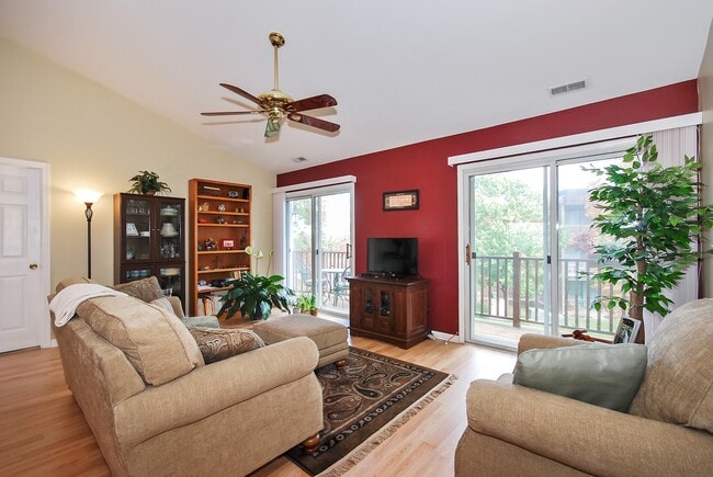 Building Photo - 385 Sandhurst Cir