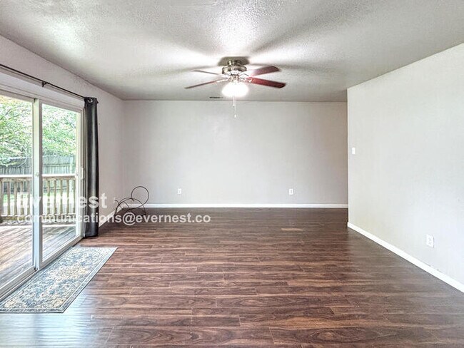 Foto del edificio - 7203 Barnsdale Way
