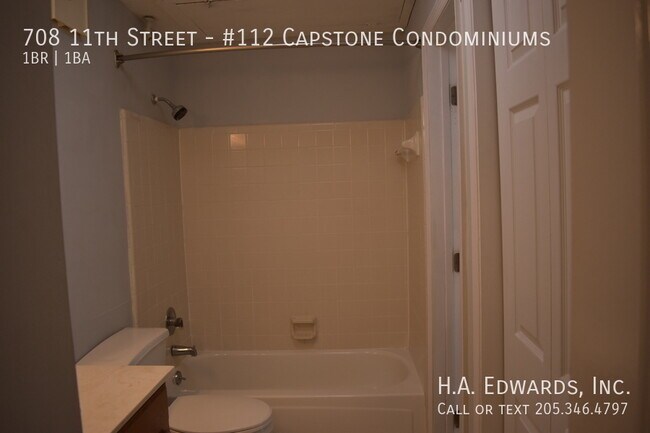 Building Photo - 708 11th St