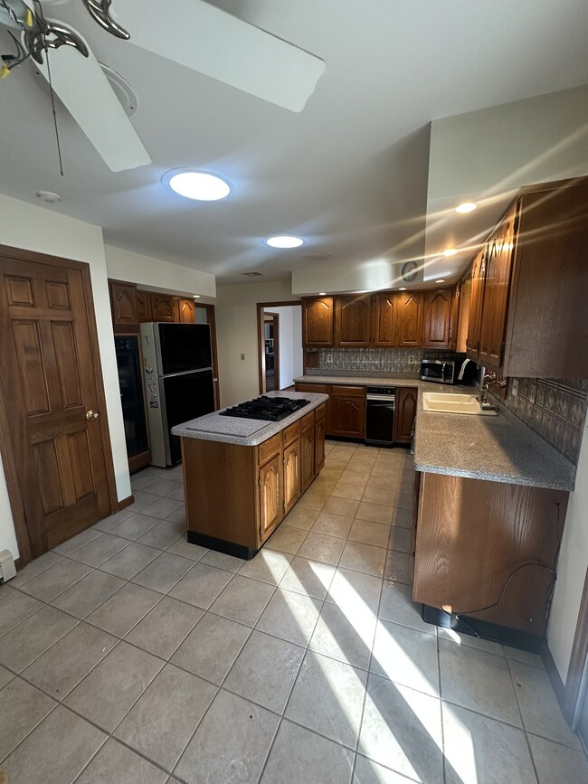 Building Photo - 651 Aldrich Rd