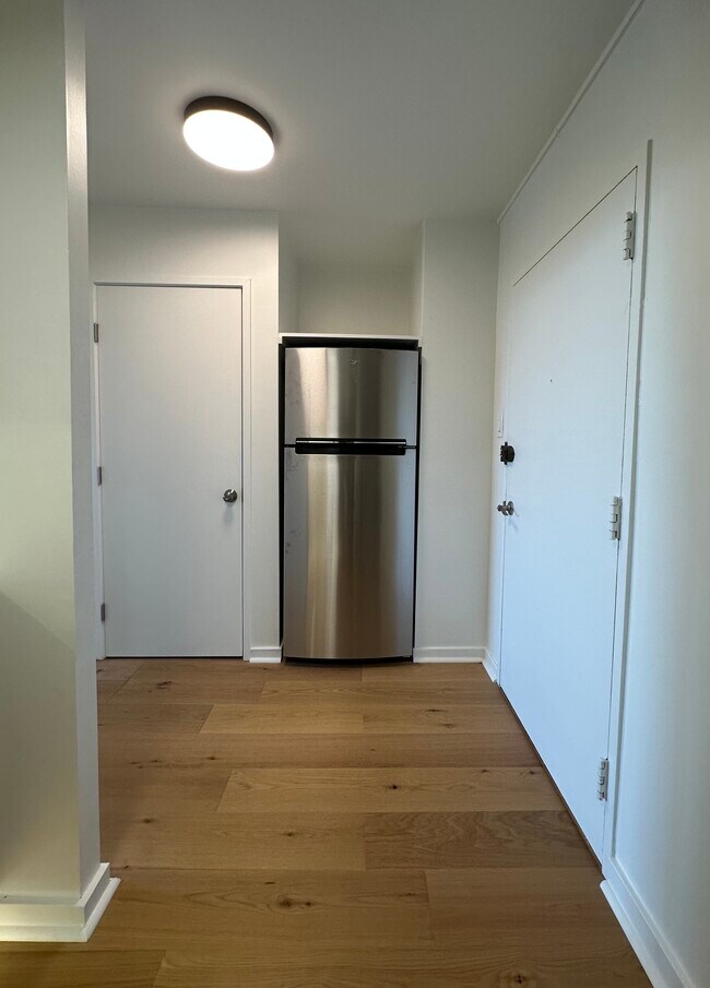 Entrywat - 240 M St SW