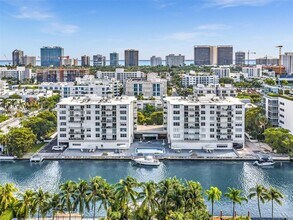 Building Photo - 10000 W Bay Harbor Dr