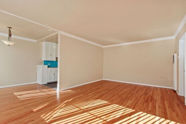 Building Photo - 3144 S. Barrington Ave in Mar Vista