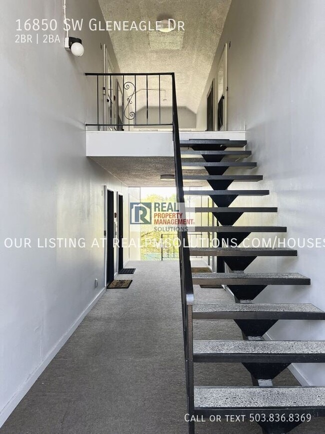 Building Photo - 16850 SW Gleneagle Dr