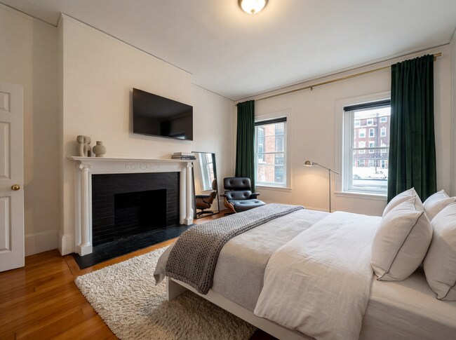 Building Photo - 1683 Beacon St