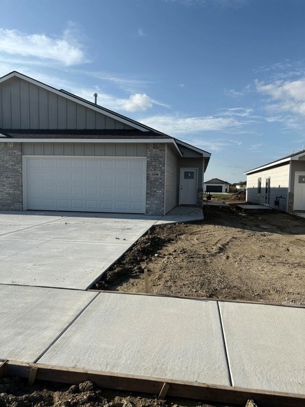 Building Photo - 12948 E Blake St