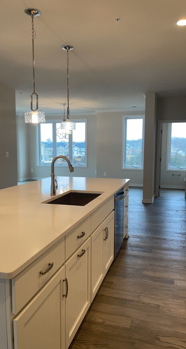 Kitchen Island - 23535 Neersville Corner Ter