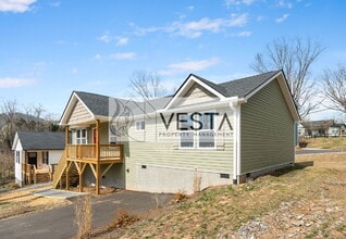 Building Photo - 110 Deaver Park Cir