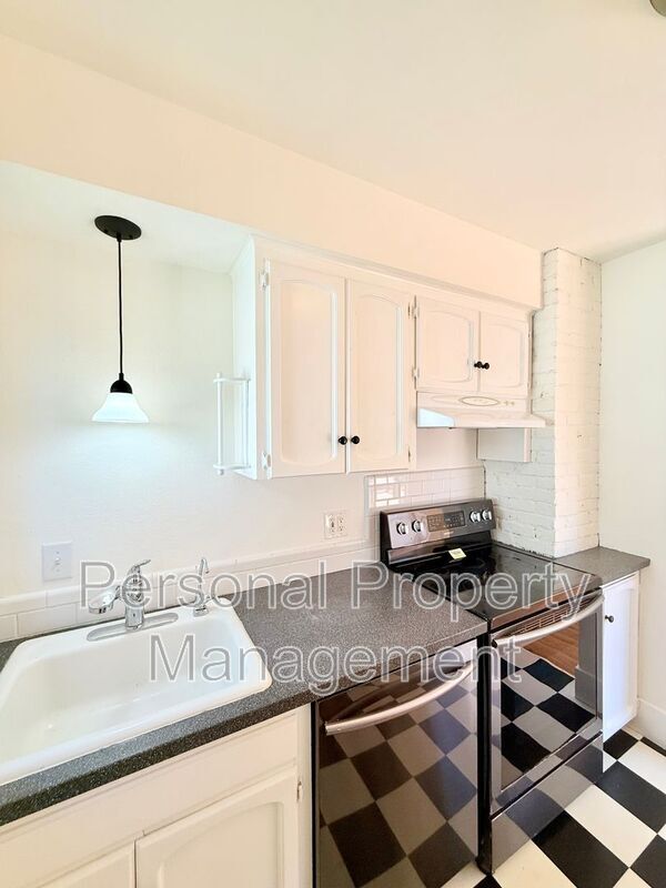 Building Photo - 209 W 35th St