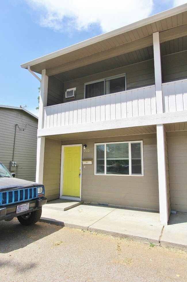 Building Photo - 733 N 28th St