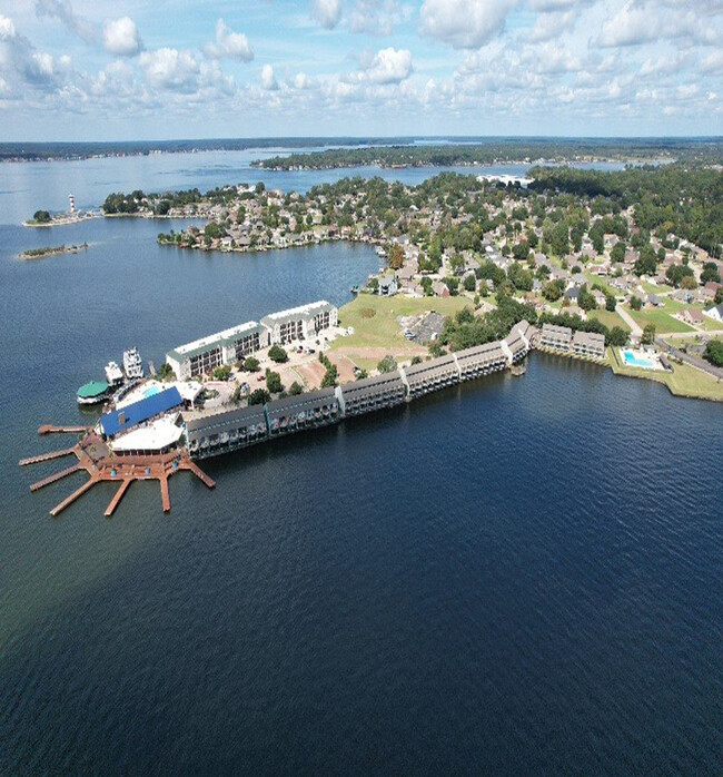 Building Photo - The Landing at Seven Coves