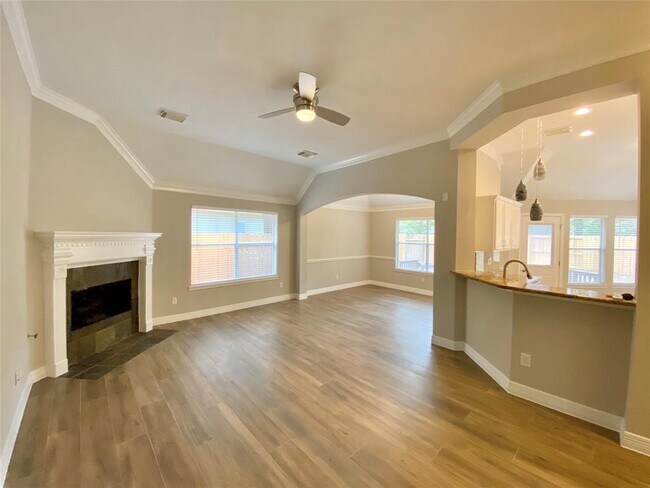 Foto del edificio - 46 Windswept Oaks Pl