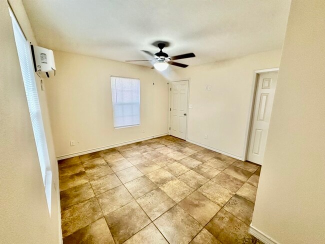 Foto del edificio - 3023 Potomac Loop