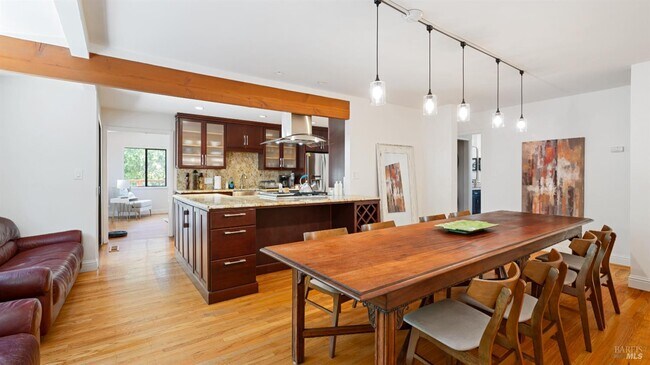 Building Photo - 6131 Batesole Dr