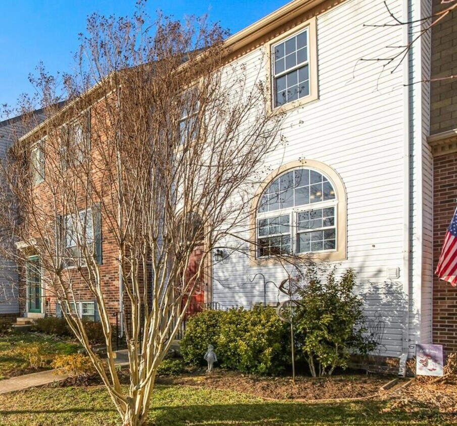Primary Photo - 5706 Mason Bluff Dr