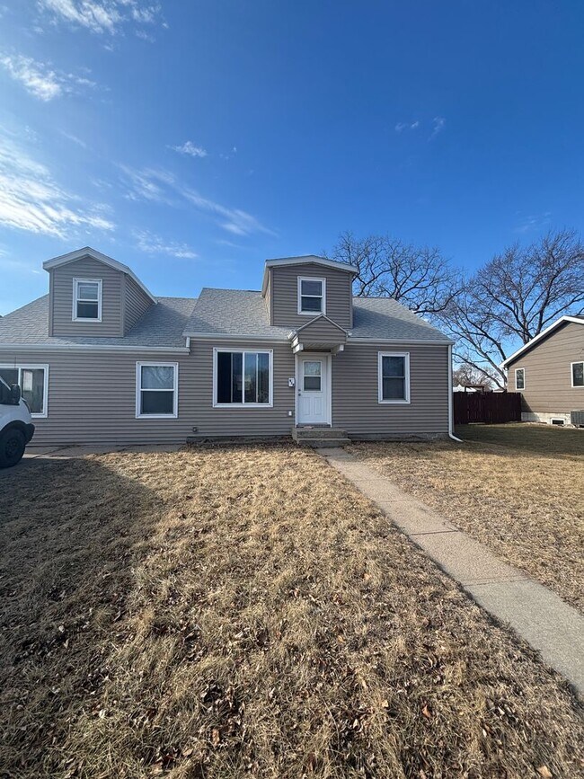 Foto del edificio - 3 Bed | 2 Bath | 2 Car Garage | Fully Fenced Yard