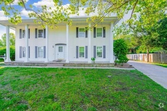 Building Photo - 222 Live Oak Ln