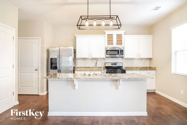 Building Photo - 104 Aviary Ln