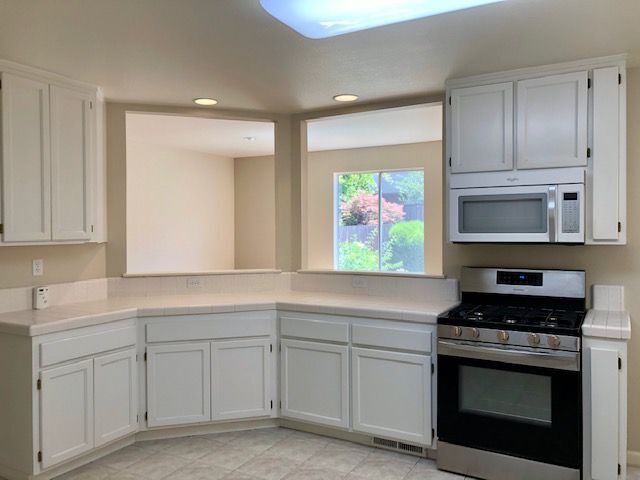 Building Photo - 907 Woodlake Dr