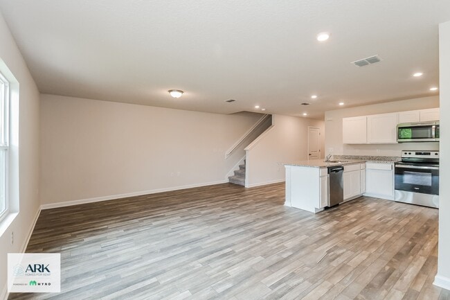 Building Photo - 45335 Red Brick Dr