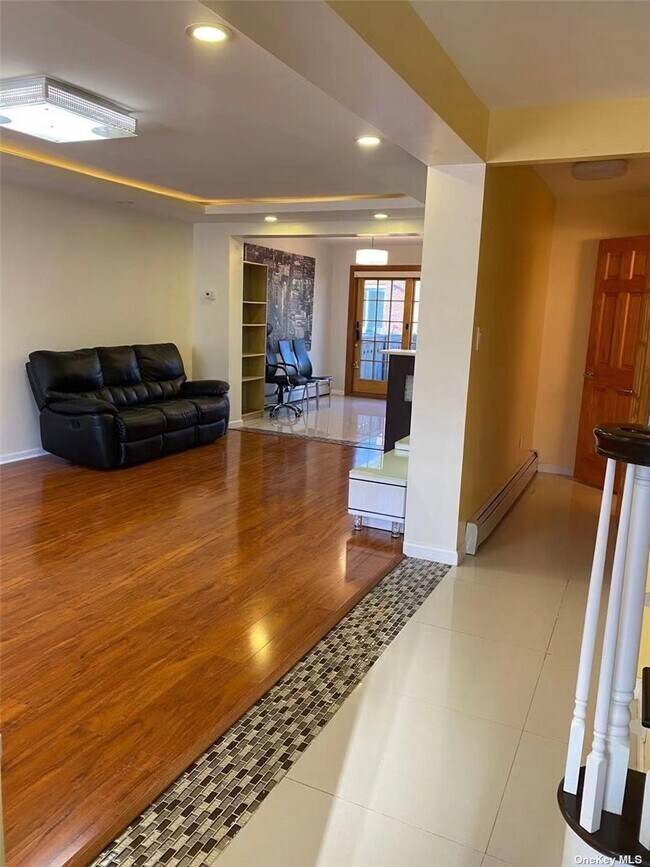 Foto del edificio - 240-29-240-65 65th Ave