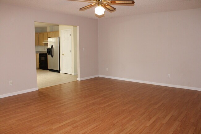 Foto del edificio - 305 Ashley Dr