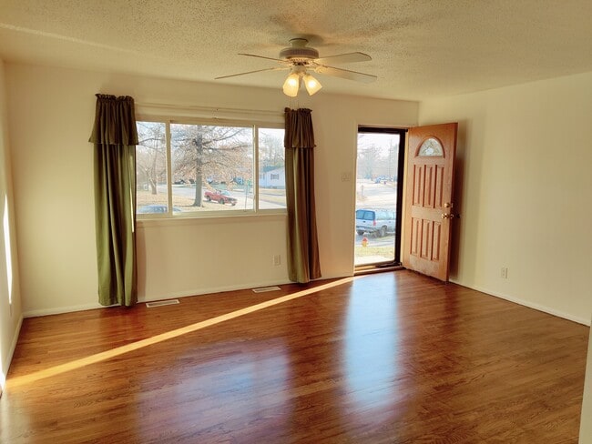 Área de estar - 3291 Bristol Hall Dr