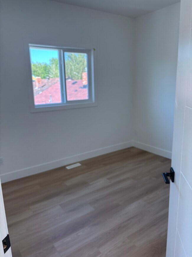 Photo du bâtiment - 9302 90 St NW