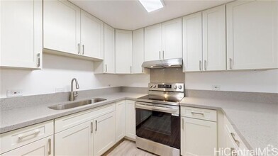 Building Photo - 1442 Lusitana St