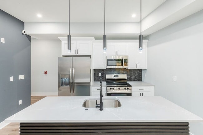 Photo - 1 Bedroom Apartment in Modern Building with Private Backyard!