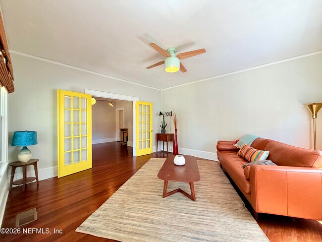 Foto del edificio - 2044 Dellwood Ave