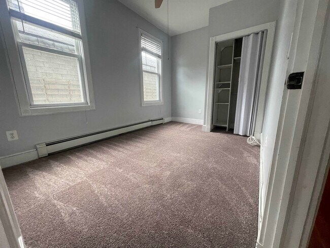 Building Photo - 125 W 48th St