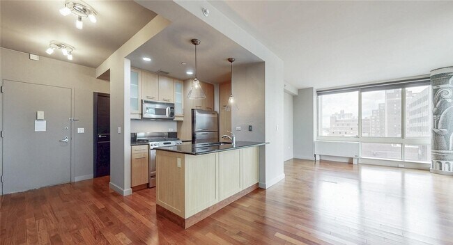 10724 71st - 10724 71st Apartment