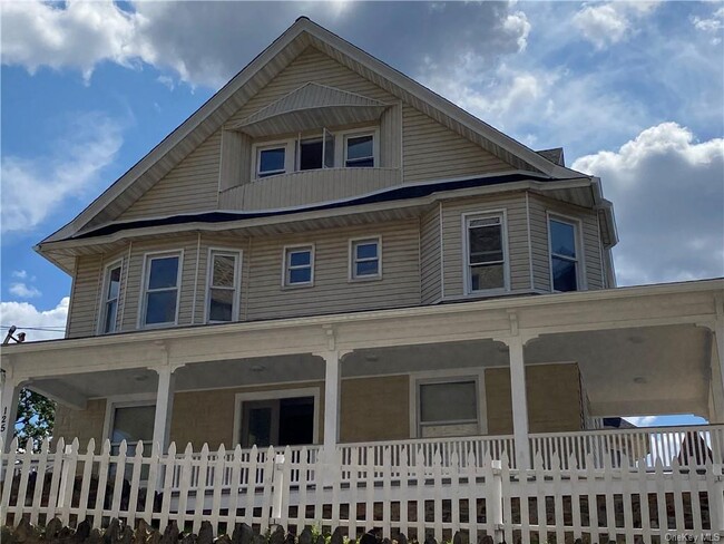 Building Photo - 125 Landscape Ave