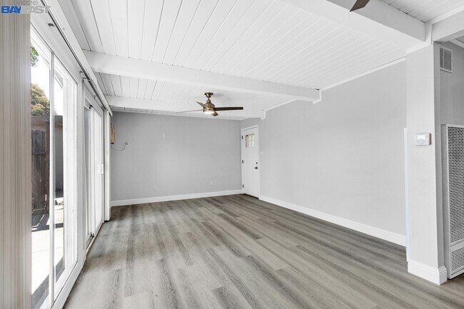 Building Photo - 1167 Holmes Ct