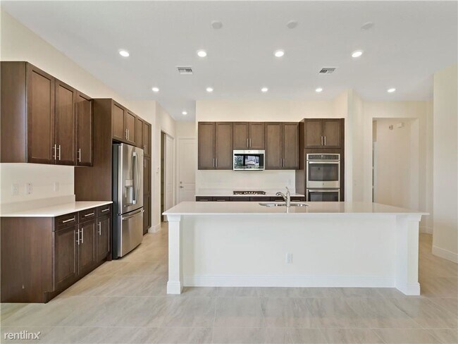 Building Photo - 4 br, 3.5 bath House - 8600 E Baypoint Cir