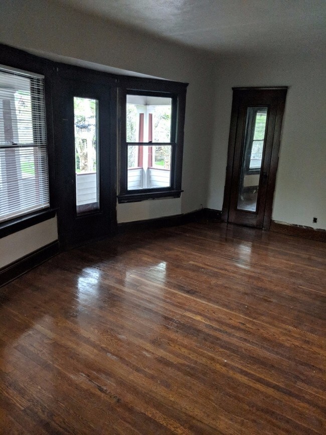 Building Photo - 3920 Hyde Ave