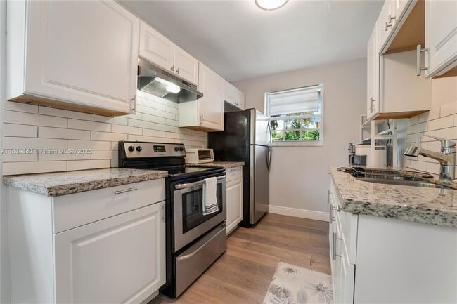 Foto del edificio - 6198 SW 63rd St