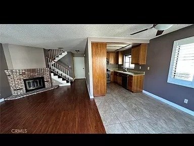 Foto del edificio - Exceptionally maintained two story condo.