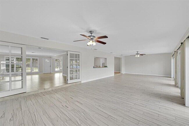 Foto del edificio - 211 SE 9th Ct
