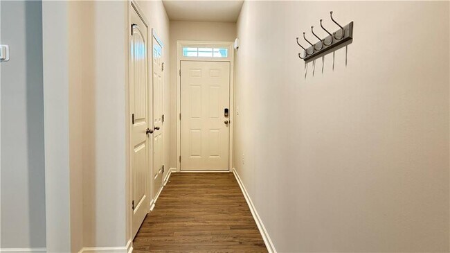 Foto del edificio - 488 Stoneybrook Dr